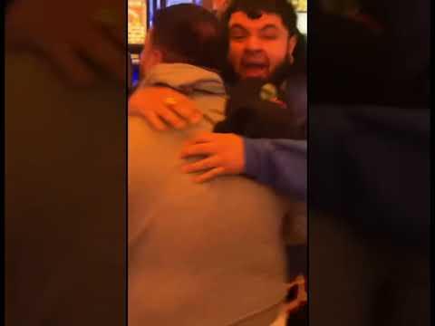 Dude Wins $1,100,000 Jackpot Off A $15 Bet Playing Blackjack!