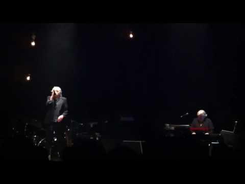 Arno - Les Yeux De Ma Mère - HD Live (Casino De Paris, 8 Nov 2010)