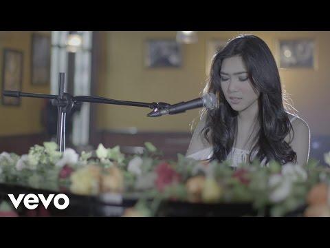 Isyana Sarasvati - Tetap Dalam Jiwa (Video Clip)